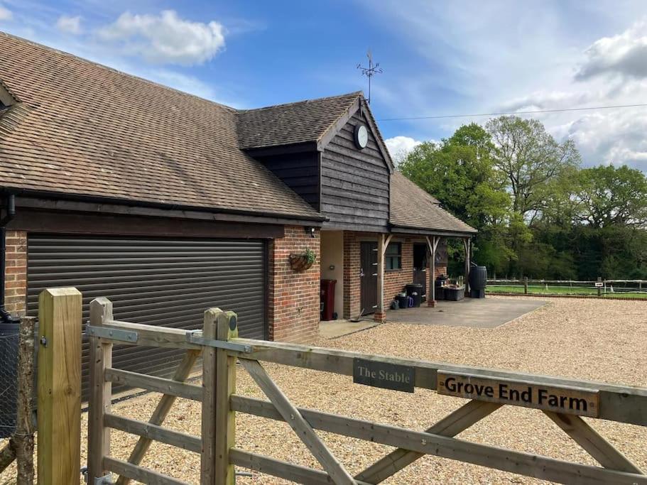 דירות פטוורת' The Stable, Grove End Farm מראה חיצוני תמונה
